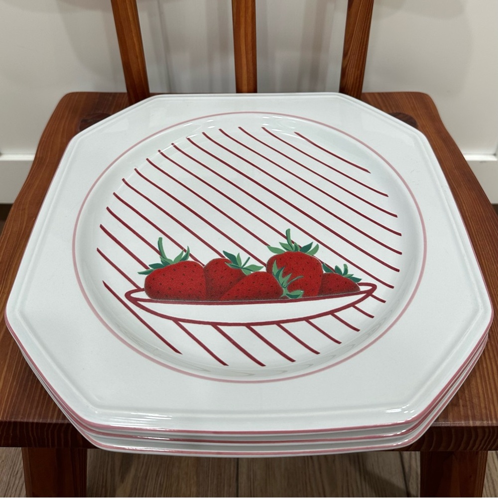 Set of 3 Vintage Mikasa Fresh Fruit Dinner Plates Strawberries